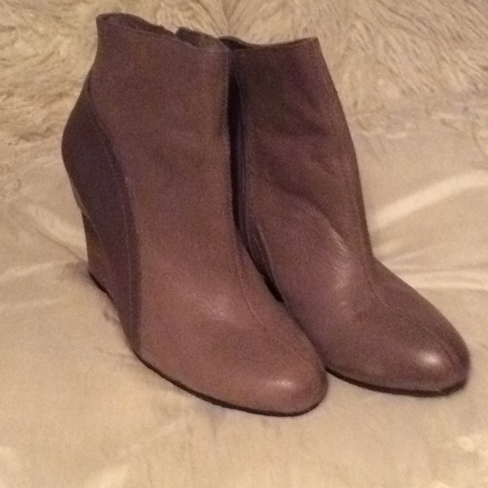Vince Camuto taupe booties